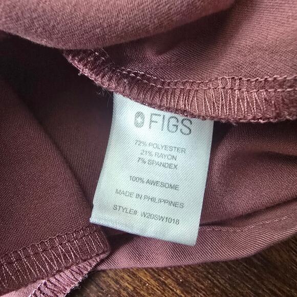 FIGS Scrubs Limited Edition Arura Crew Scrub Top in Mauve - Small - Picture 8 of 8